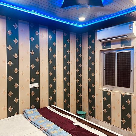 Hotel Raju Homestay Ayodhya 150 Meters From Shree Ram Janmbhoomi Temple 200 Meters From Ayodhya Dham Railway Station Екстериор снимка