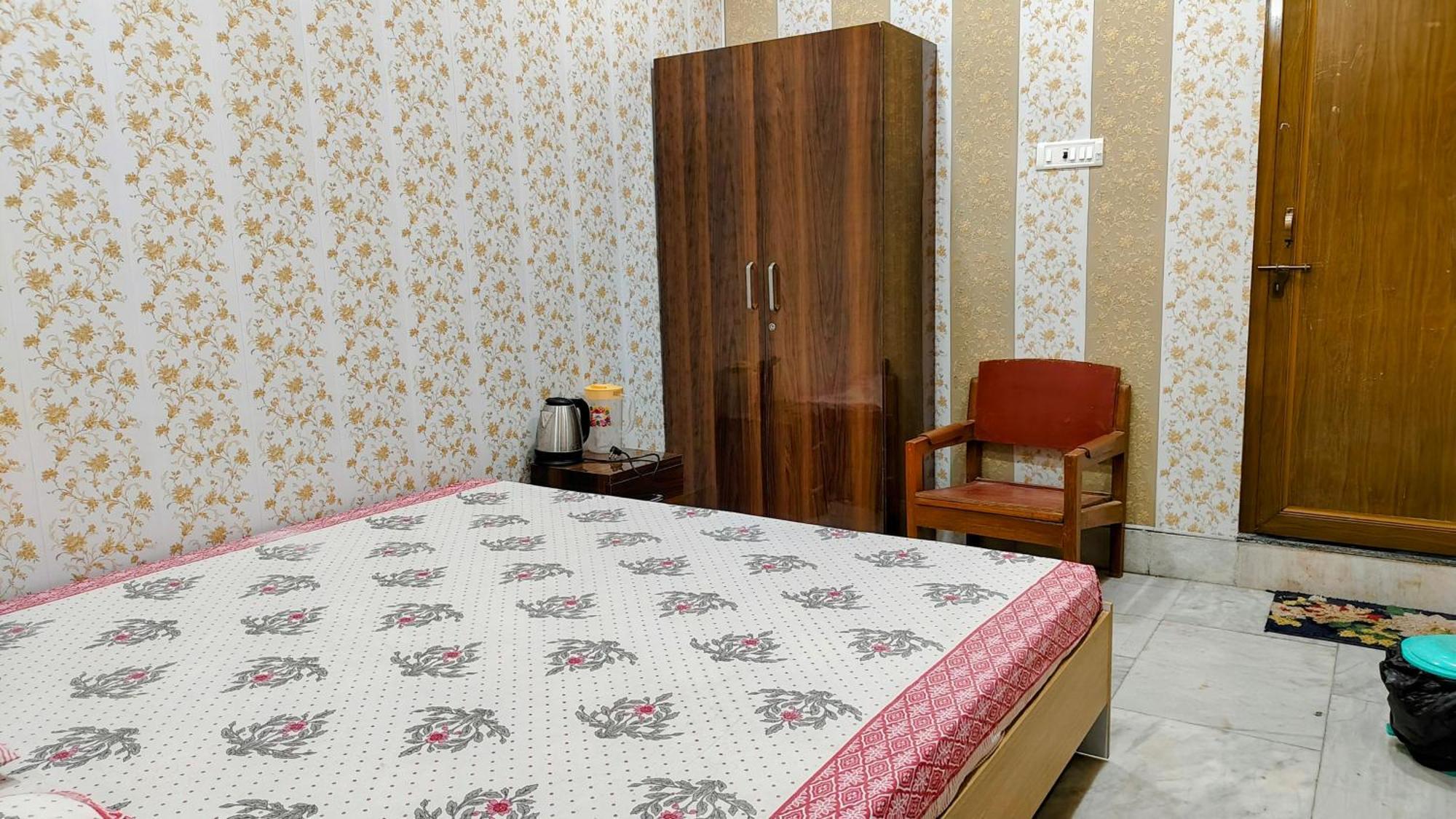 Hotel Raju Homestay Ayodhya 150 Meters From Shree Ram Janmbhoomi Temple 200 Meters From Ayodhya Dham Railway Station Екстериор снимка