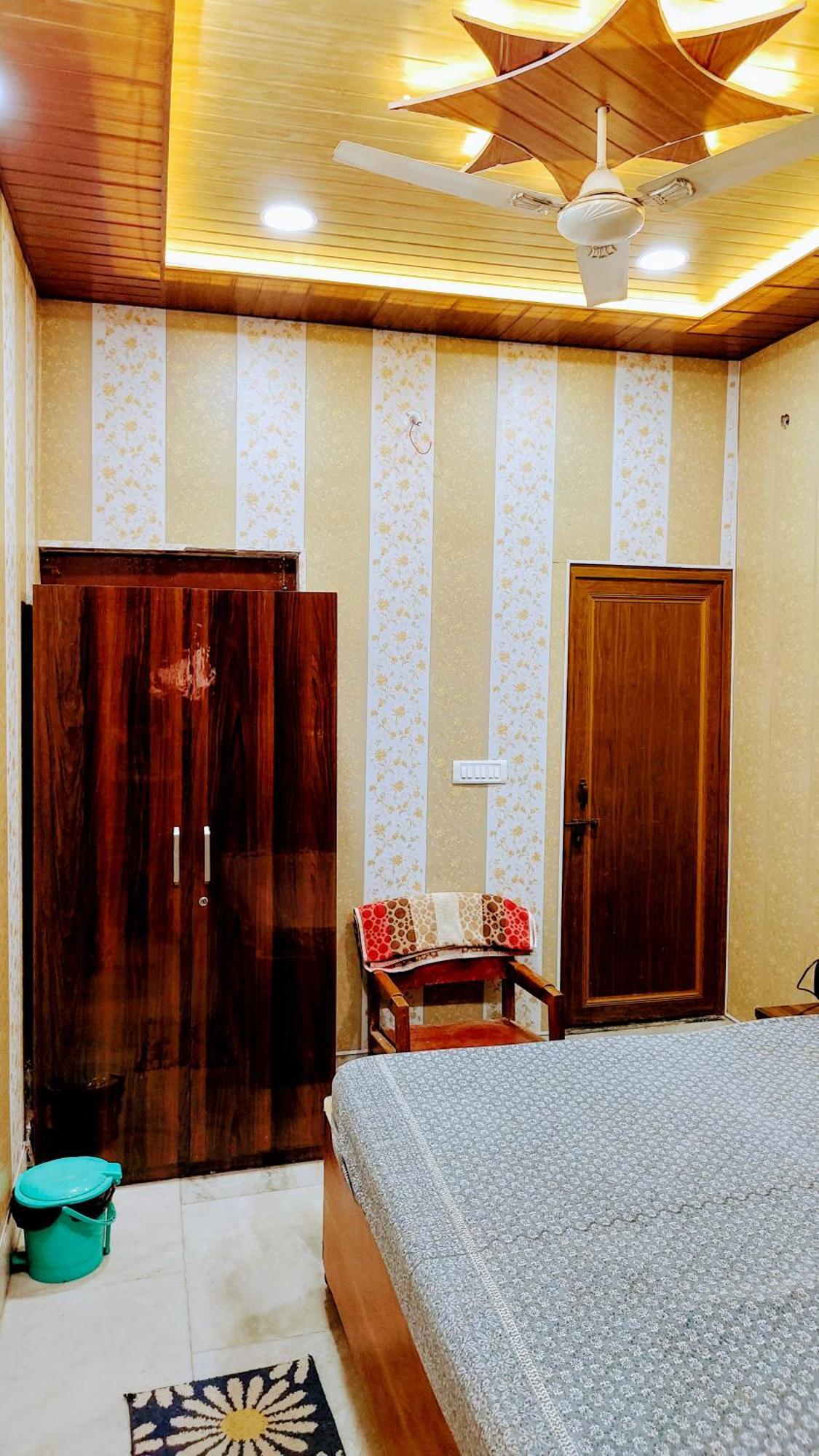 Hotel Raju Homestay Ayodhya 150 Meters From Shree Ram Janmbhoomi Temple 200 Meters From Ayodhya Dham Railway Station Екстериор снимка
