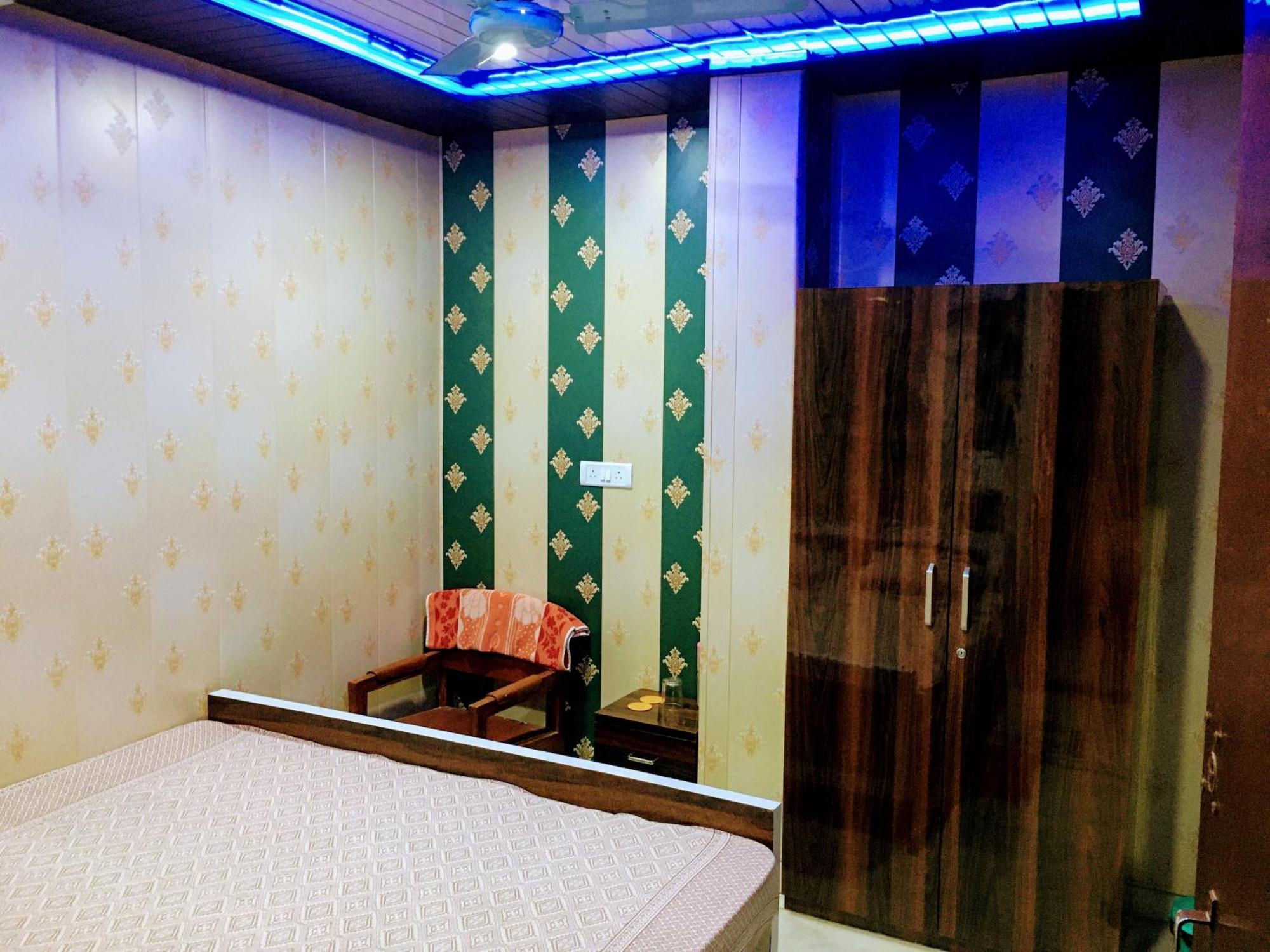 Hotel Raju Homestay Ayodhya 150 Meters From Shree Ram Janmbhoomi Temple 200 Meters From Ayodhya Dham Railway Station Екстериор снимка