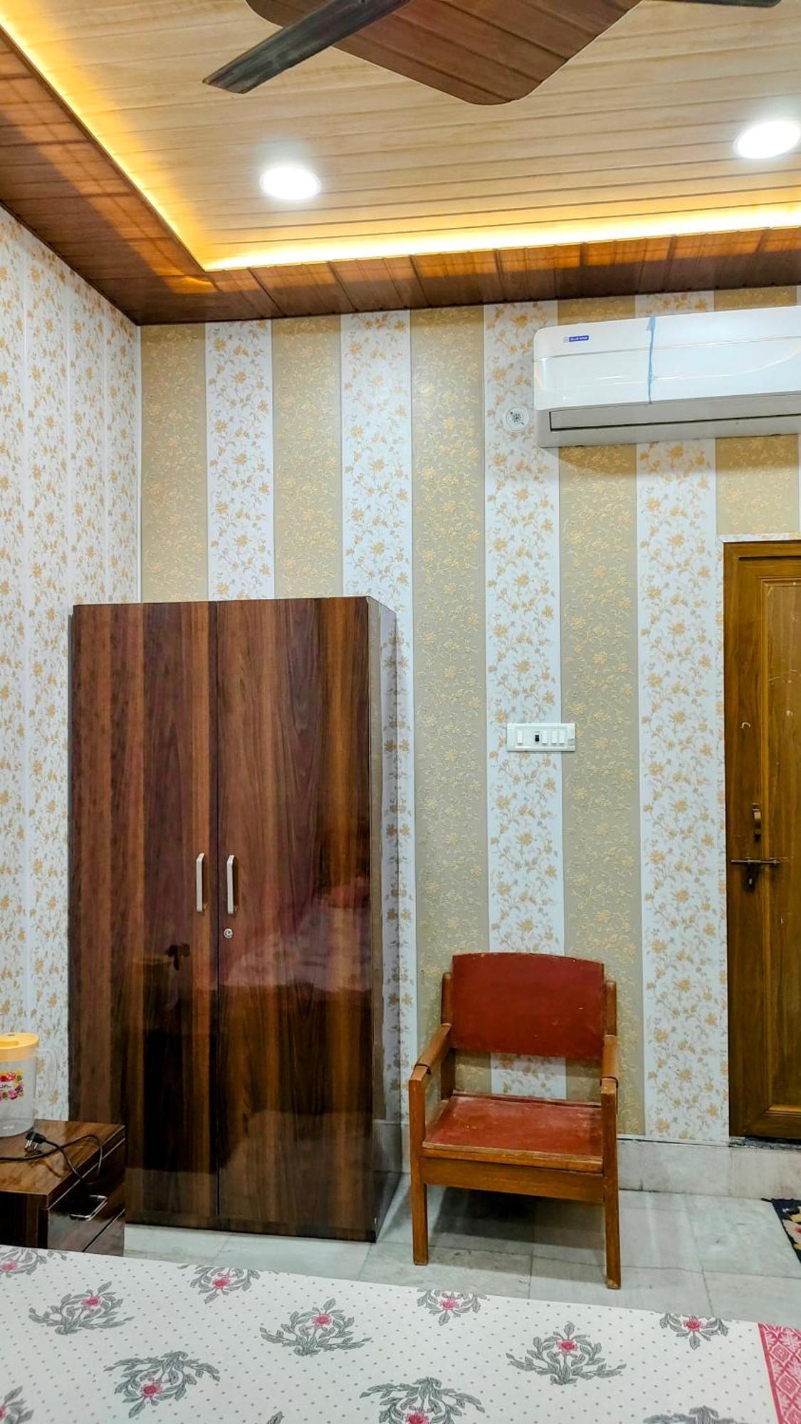 Hotel Raju Homestay Ayodhya 150 Meters From Shree Ram Janmbhoomi Temple 200 Meters From Ayodhya Dham Railway Station Екстериор снимка