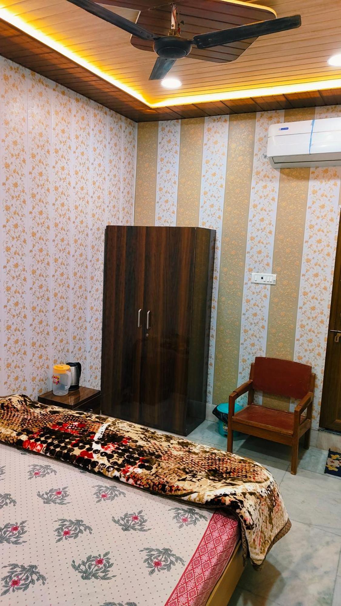 Hotel Raju Homestay Ayodhya 150 Meters From Shree Ram Janmbhoomi Temple 200 Meters From Ayodhya Dham Railway Station Екстериор снимка