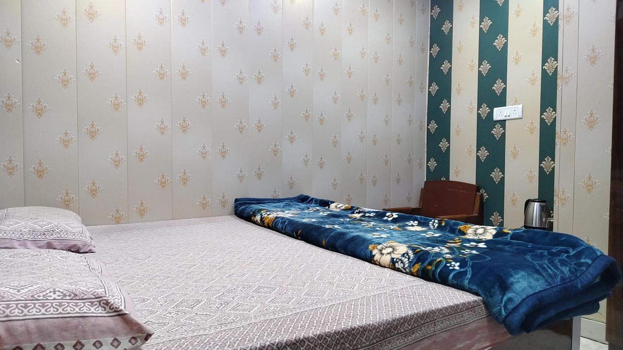 Hotel Raju Homestay Ayodhya 150 Meters From Shree Ram Janmbhoomi Temple 200 Meters From Ayodhya Dham Railway Station Екстериор снимка