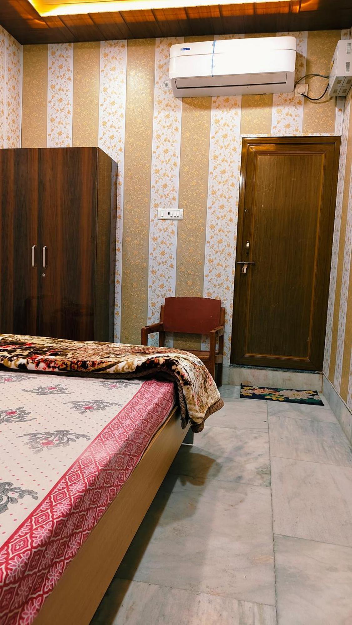 Hotel Raju Homestay Ayodhya 150 Meters From Shree Ram Janmbhoomi Temple 200 Meters From Ayodhya Dham Railway Station Екстериор снимка