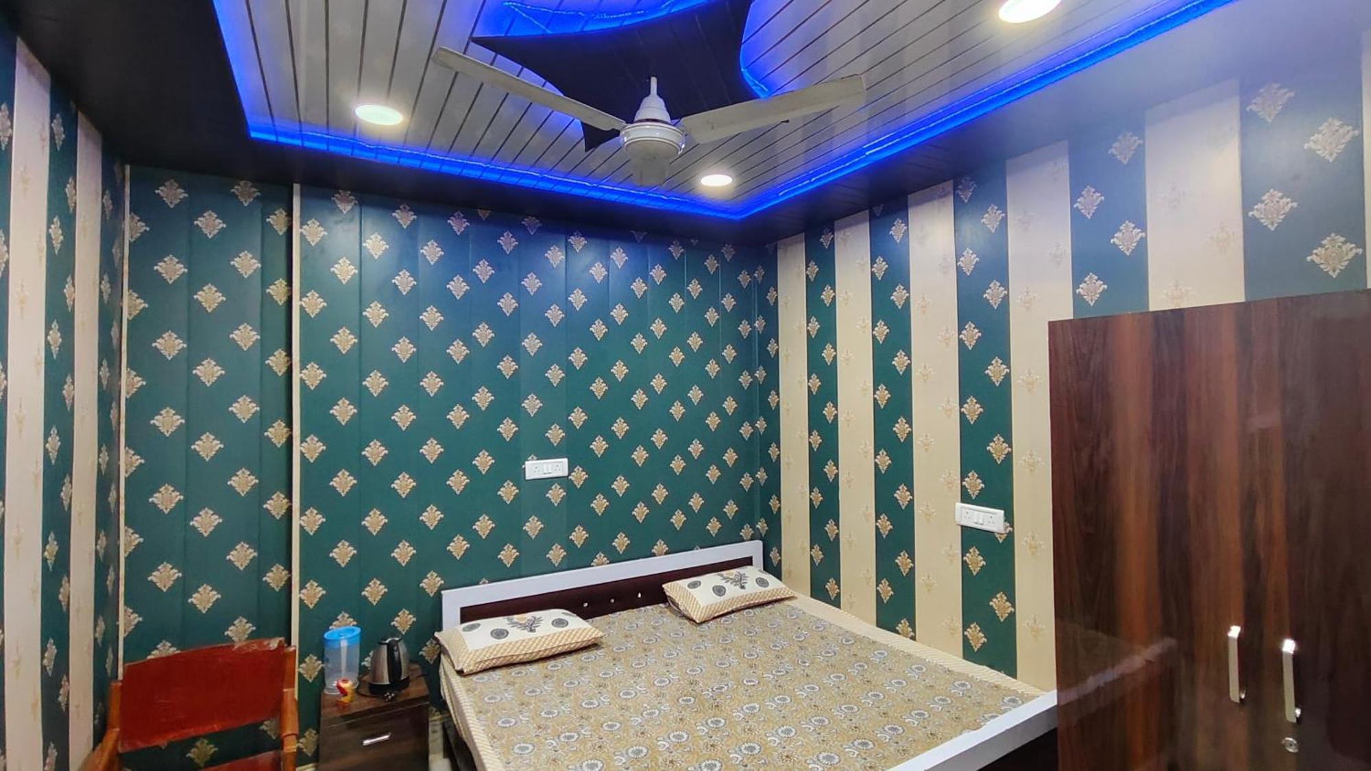 Hotel Raju Homestay Ayodhya 150 Meters From Shree Ram Janmbhoomi Temple 200 Meters From Ayodhya Dham Railway Station Екстериор снимка