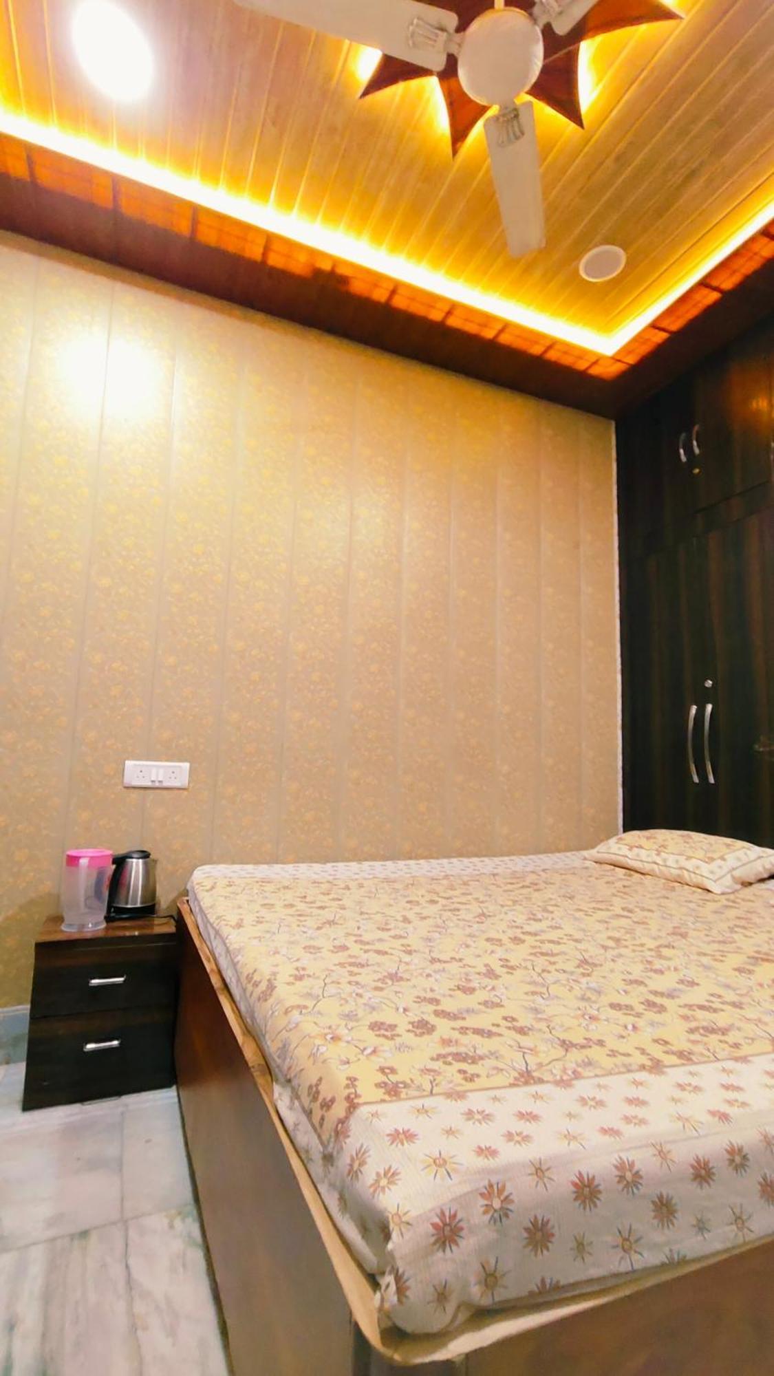 Hotel Raju Homestay Ayodhya 150 Meters From Shree Ram Janmbhoomi Temple 200 Meters From Ayodhya Dham Railway Station Екстериор снимка