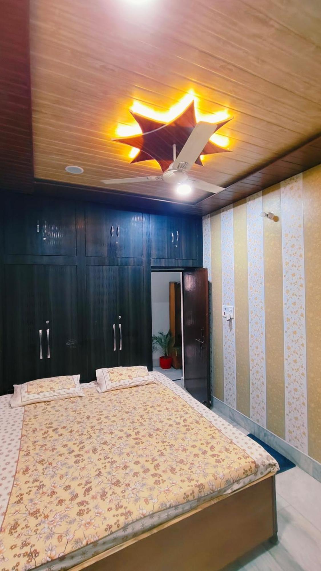 Hotel Raju Homestay Ayodhya 150 Meters From Shree Ram Janmbhoomi Temple 200 Meters From Ayodhya Dham Railway Station Екстериор снимка