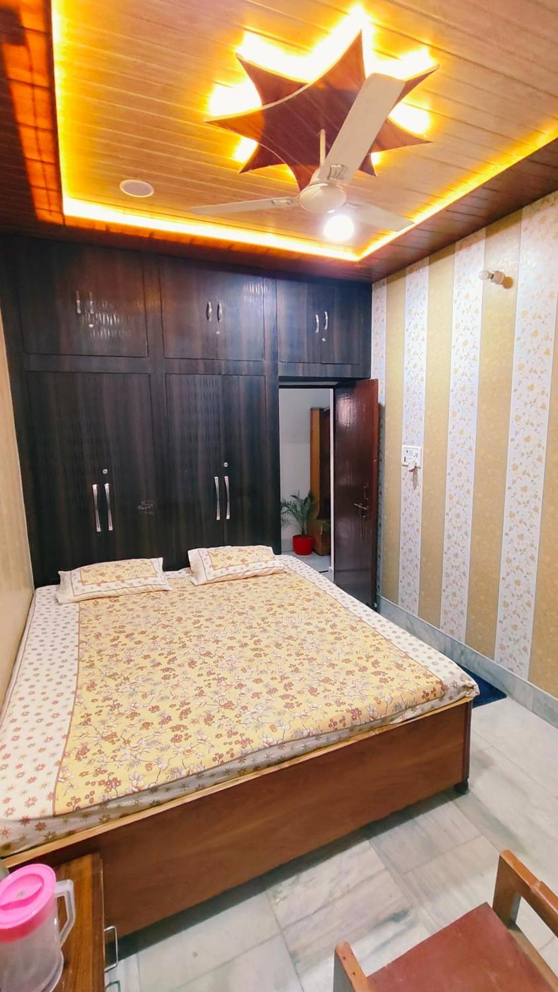 Hotel Raju Homestay Ayodhya 150 Meters From Shree Ram Janmbhoomi Temple 200 Meters From Ayodhya Dham Railway Station Екстериор снимка