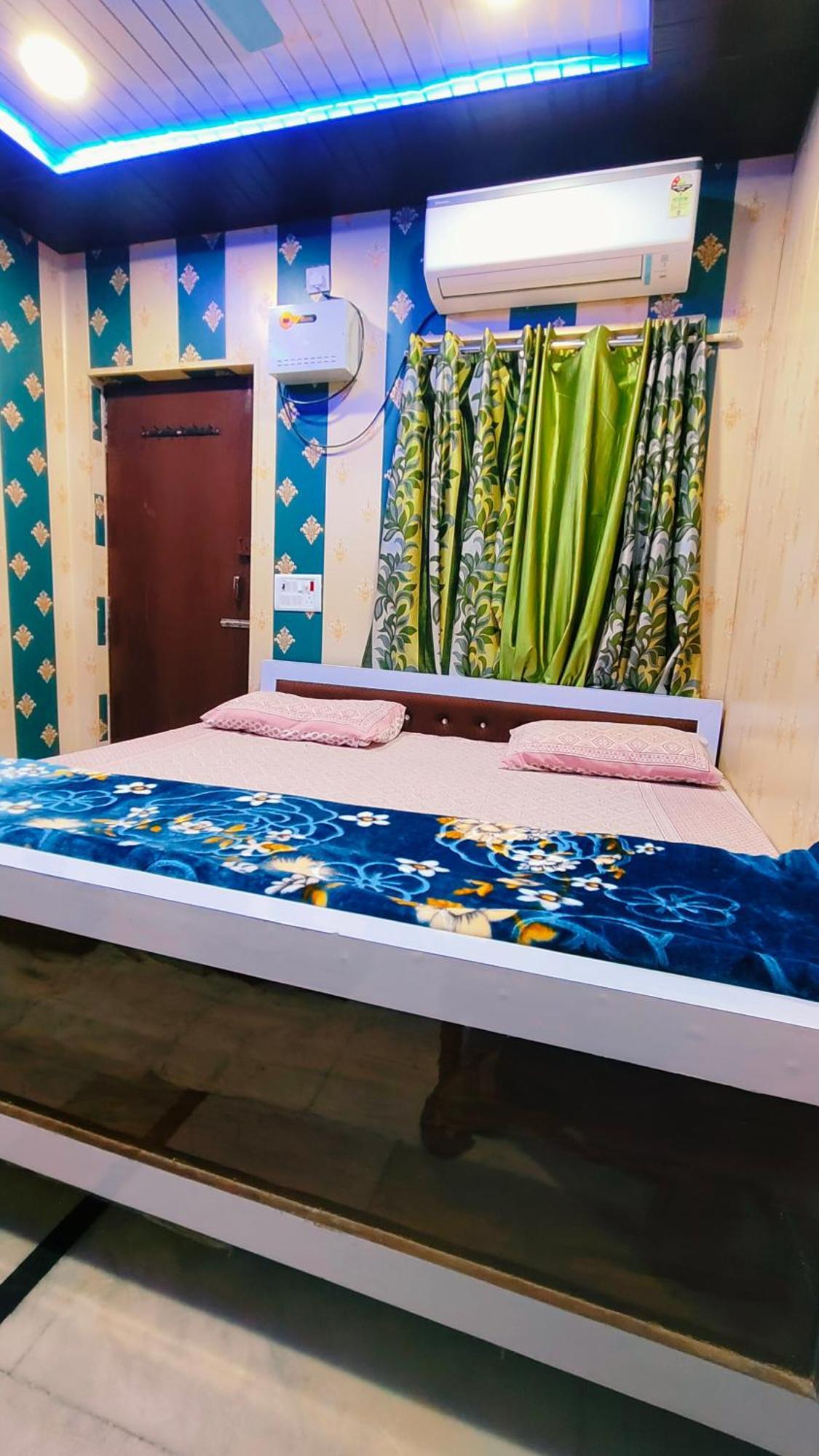 Hotel Raju Homestay Ayodhya 150 Meters From Shree Ram Janmbhoomi Temple 200 Meters From Ayodhya Dham Railway Station Екстериор снимка